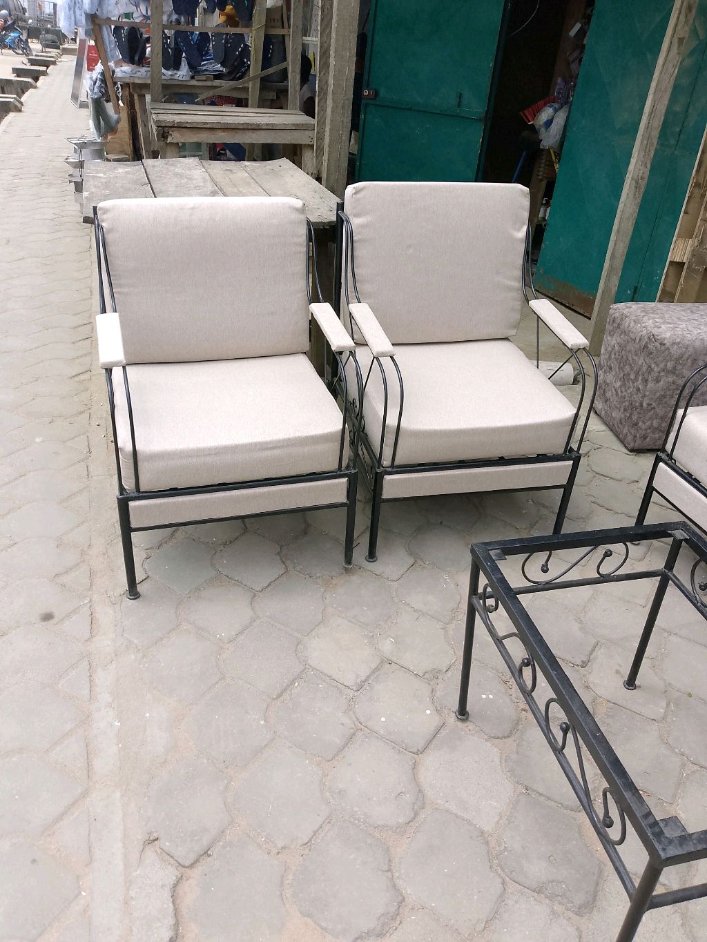 Fauteuils d'extérieur métalliques beiges